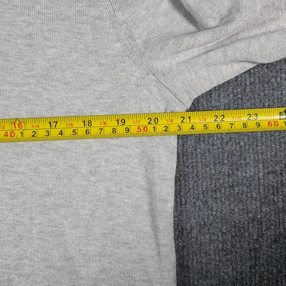 Banana Republic Mens MT Gray Luxury Blend Silk Cotton Cashmere V-Neck Sweater